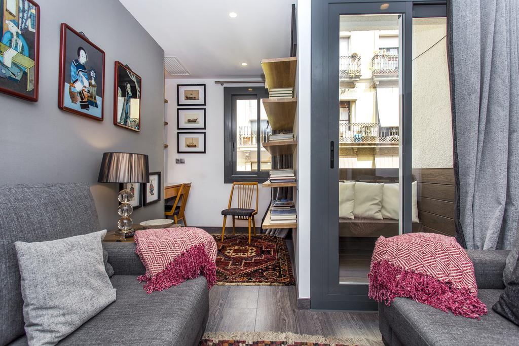 1 Bedroom Apartment Carrer Del Poeta Cabanyes - Barcelona — Photos 2